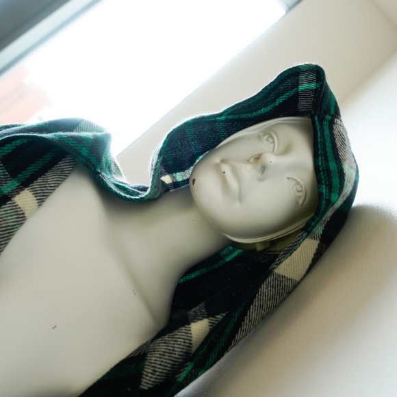 NWOT 💚💙 Urban Outfitters Plaid Hooded Poncho Wrap - O/S Navy Blue & Green - Picture 5 of 12